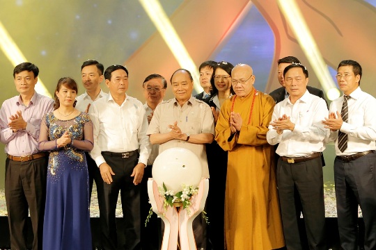 Thủ tướng Nguyễn Xuân Phúc kêu gọi cả nước hưởng ứng chung tay vì người nghèo.