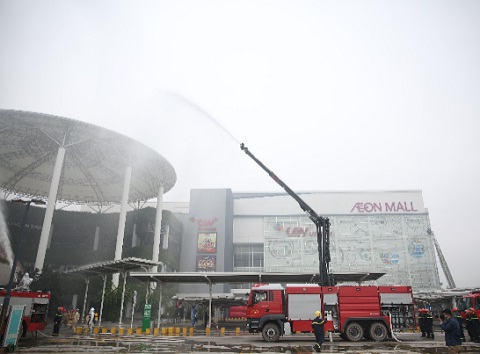 Các chiến thuật và kỹ thuật chữa cháy, cứu hộ cứu nan khoa học, chính xác của Đội PCCC được áp dụng đồng loạt và phối hợp tác chiến của đội ngũ nhân viên được đào chuyên nghiệp của Aeon Mall Việt Nam