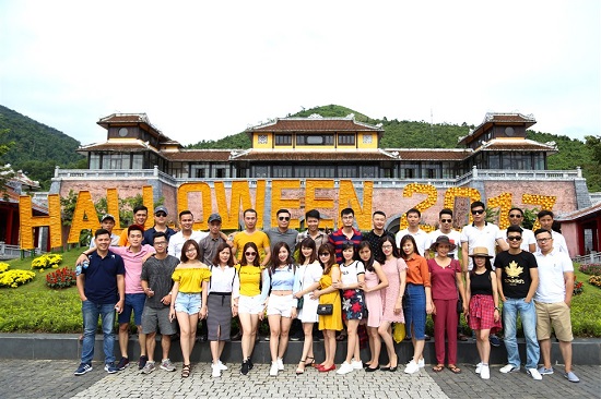 Thậm chí, nhiều nhóm khách còn chủ động đặt trước tour du lịch tới Sun World Ba Na Hills đúng dịp chính hội.