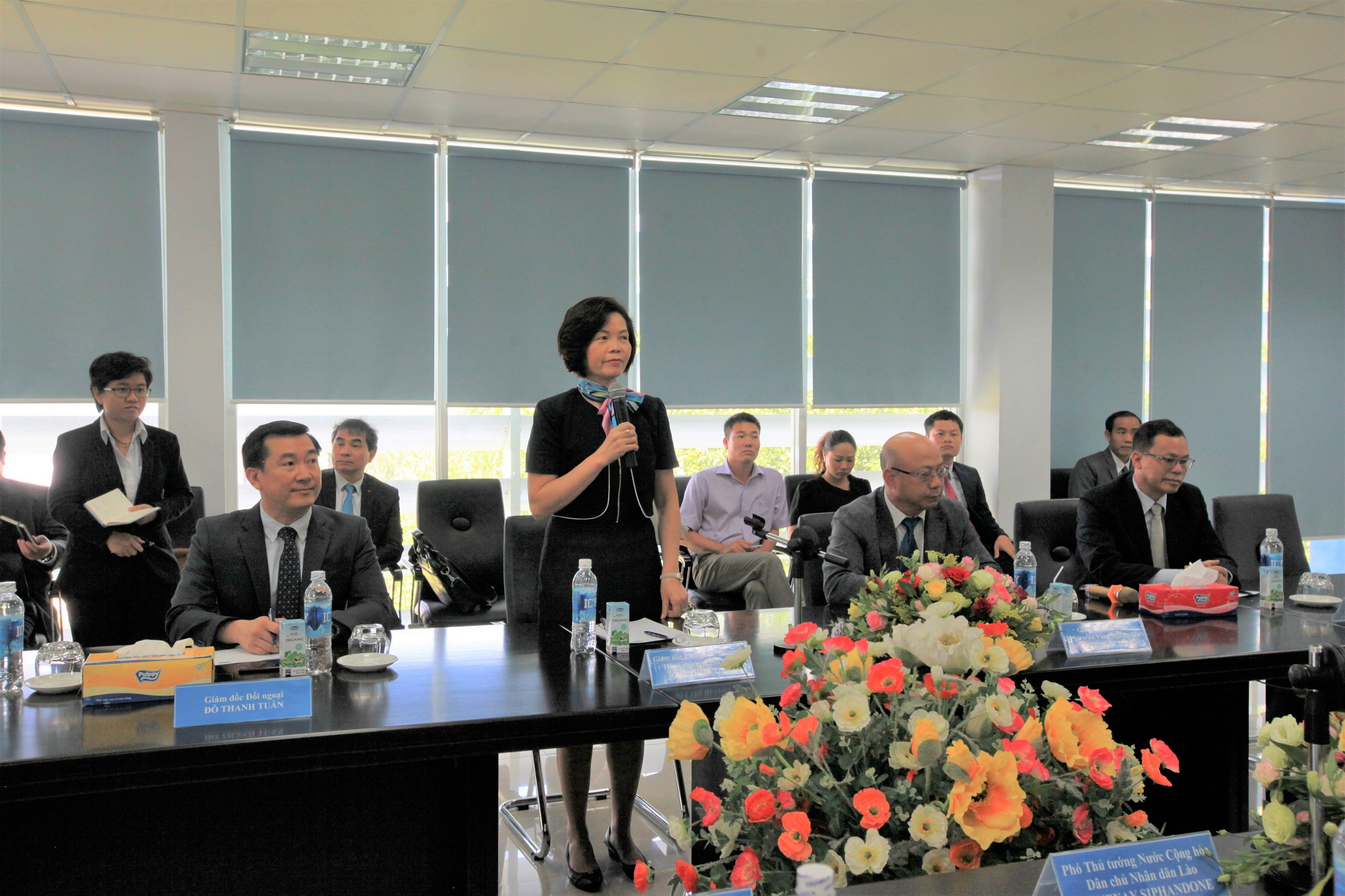 Bà Bùi Thị Hương – Giám đốc Điều hành Vinamilk phát biểu tại buổi làm việc