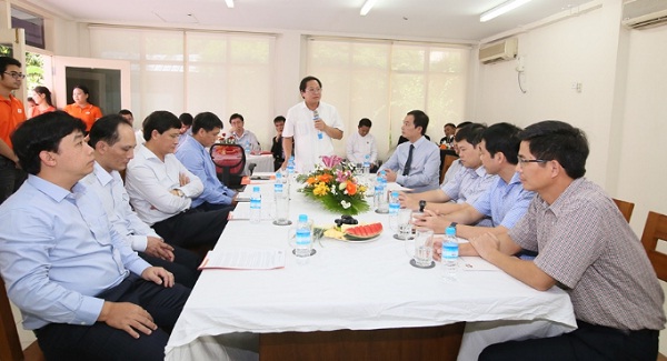 Bộ trưởng Bộ TT&TT làm việc với công ty FPT Myanmar
