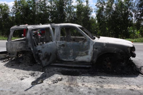 Ngày 05-10, trên tuyến quốc lộ 61C (đoạn qua ấp Nhơn Thuận 1A, xã Nhơn Nghĩa A, huyện Châu Thành A, tỉnh Hậu Giang) người dân phát hiện một chiếc xe ô tô 7 chỗ bị cháy trơ khung.