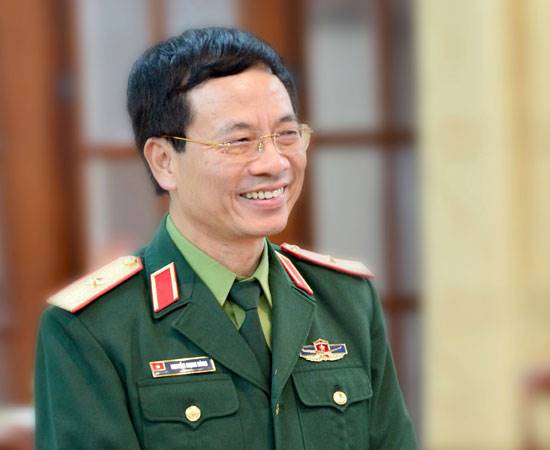 Ông Nguyễn Mạnh Hùng -Tổng giám đốc Viettel: được ghi nhận trong việc làm bùng nổ dịch vụ di động băng rộng tại Việt Nam khi có quyết định đầu tư mạng 3G vÀ 4G rộng như mạng 2G phủ sóng rộng khắp.
