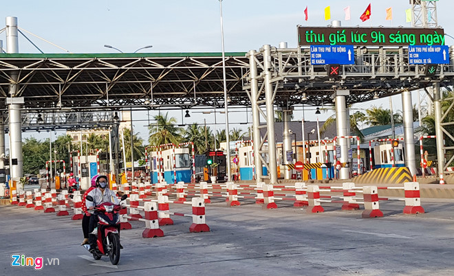 Ông Trần Văn Bon, Giám đốc Sở Giao thông Vận tải tỉnh Tiền Giang, cho biết sau hơn 3 tháng tạm ngưng hoạt động, trạm thu phí BOT Tiền Giang chính thức hoạt động trở lại lúc 9h ngày 30/11.