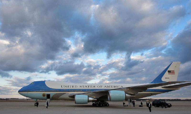 Cận cảnh 'Nhà trắng trên không' Air Force One đưa Tổng thống Mỹ đến Việt Nam