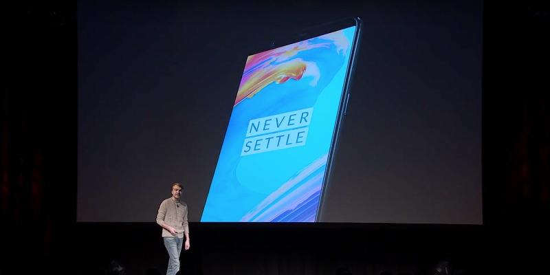 OnePlus 5T cũng là chiếc smartphone thứ 7 mà công ty Trung Quốc này phát hành ra thị trường, đây cũng là bản nâng cấp của OnePlus 5 đã được phát hành vào mùa hè vừa qua và đã bị cho dừng sản xuất.
