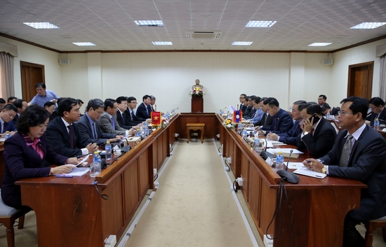 Phó Thủ tướng Chính phủ Trịnh Đình Dũng và Đoàn đại biểu cấp cao Chính phủ Việt Nam sang thăm làm việc và dự Lễ động thổ Dự án Nhà Quốc hội Lào.