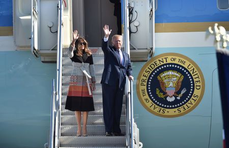 Tổng thống Trump và Đệ nhất phu nhân Melania đến Căn cứ Không quân Yokota