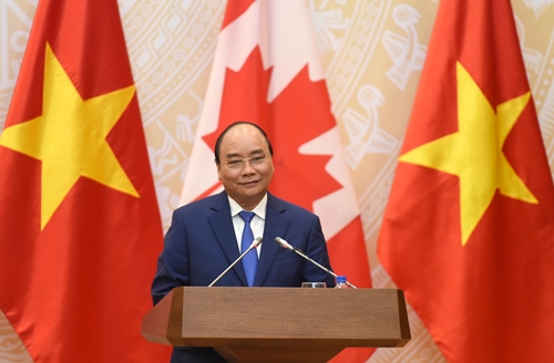 Thủ tướng Nguyễn Xuân Phúc trả lời báo chí tại buổi họp báo. Ảnh: VGP/Quang Hiếu