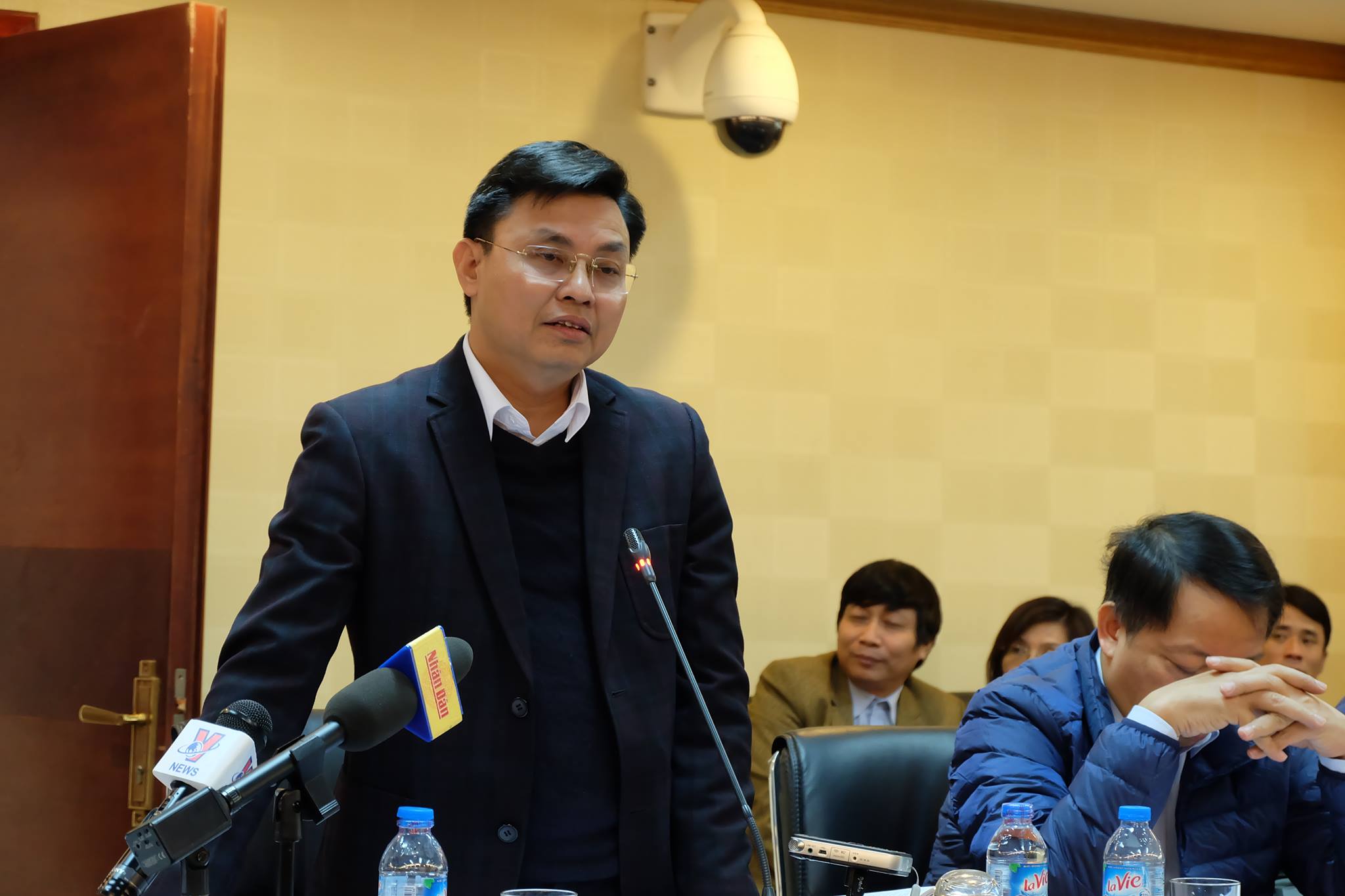 Ông Hoàng Văn Thức, Phó Tổng cục trưởng Tổng cục Môi trường trả lời tại cuộc họp báo