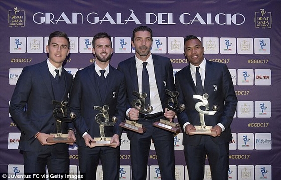 Có tới 7 cầu thủ Juventus trong Đội hình xuất sắc nhất Serie A