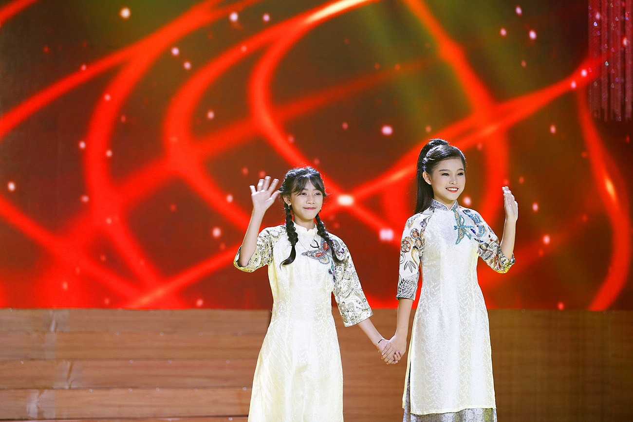 Thí sinh 16 tuổi đã vượt qua 2 giọng ca đẹp là Quỳnh Mai và Bích Ngọc với số điểm sát nút 27,5 để giành vé vào vòng chung kết. 