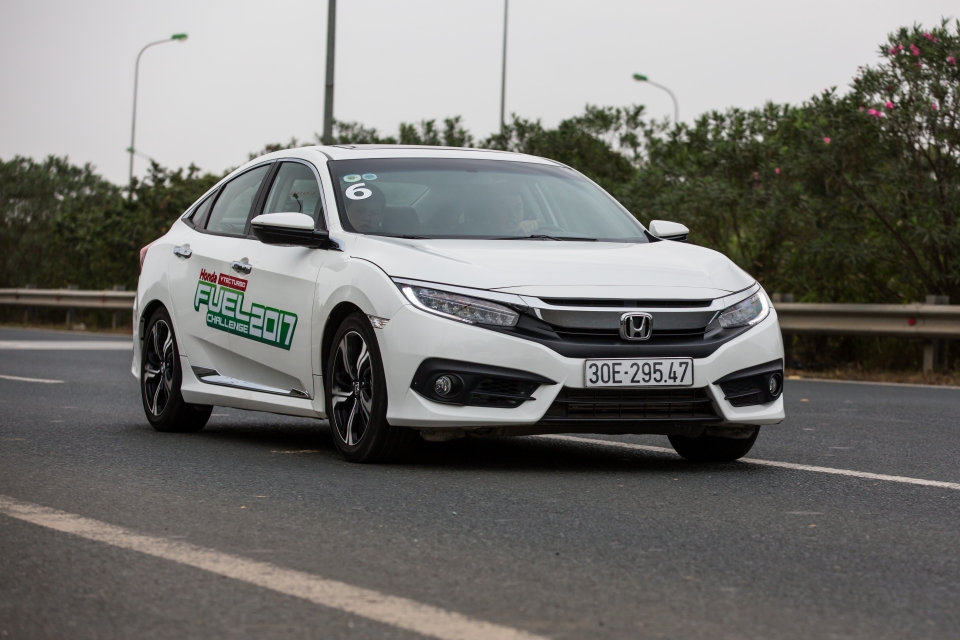 Ấn tượng với mức tiêu thụ nhiên liệu của Honda Civic: chỉ 4,5L/100km