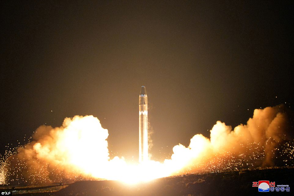 Tên lửa Hwasong-15 được phóng đi lúc 3h30 sáng qua theo giờ địa phương