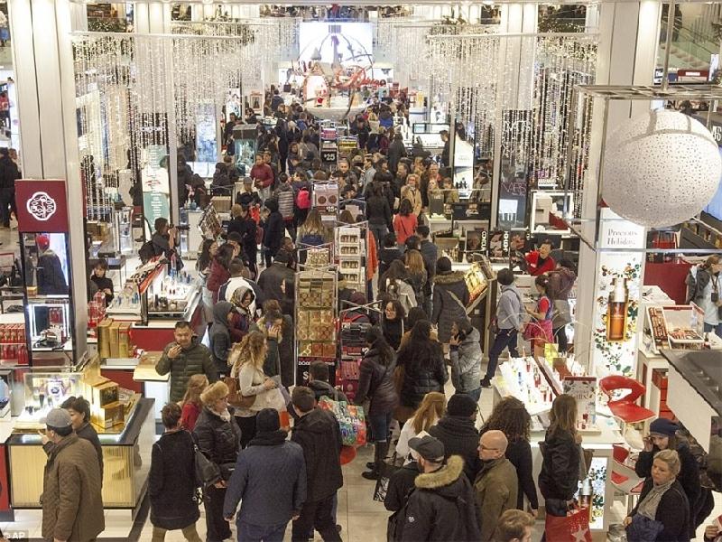 Trong số những người xem xét mua sắm trong dịp giảm giá mạnh nhất năm này, có khoảng 32 người sẽ săn đồ vào ngày Lễ Tạ ơn và 115 triệu người mua sắm vào ngày thứ 6, tức hôm nay.                                                                                        