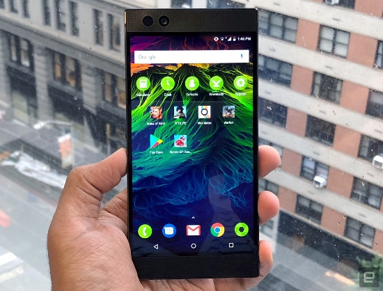 Razer Phone hiện đang chạy trên phiên bản Android 7.1.1 Nougat và sẽ được cập nhật lên Android 8.0 Oreo trong tương lai, nhưng hiện chưa rõ thời điểm cập nhật cụ thể. 