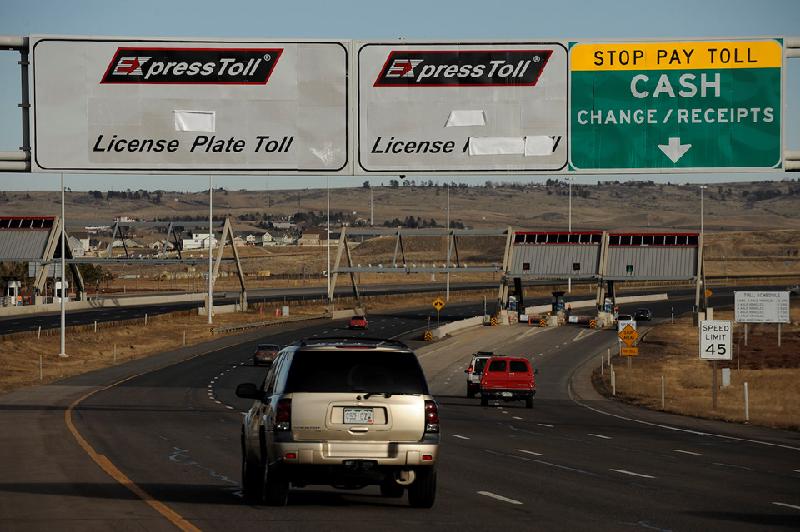 5. E-470  Chi phí mỗi dặm: 32 cent (4.542 đ/km): Đứng vị trí thứ 5 trong danh sách 11 tuyến đường đắt nhất nước Mỹ là E-470 ở Denver. Để di chuyển hết đoạn đường dài 47 dặm, tài xế phải trả 15 USD.