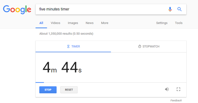 Đặt hẹn giờ: Nếu cần hẹn giờ nhưng không muốn dùng điện thoại. Thật đơn giản, bạn chỉ cần gõ thời gian, ví dụ 20 phút (Twenty minus) bằng tiếng Anh và thêm Timer (hẹn giờ) vào Google. Đồng hồ sẽ bắt đầu tính từ khi bạn ấn nút Enter và khi hết giờ, tiếng chuông bip bip sẽ phát ra.