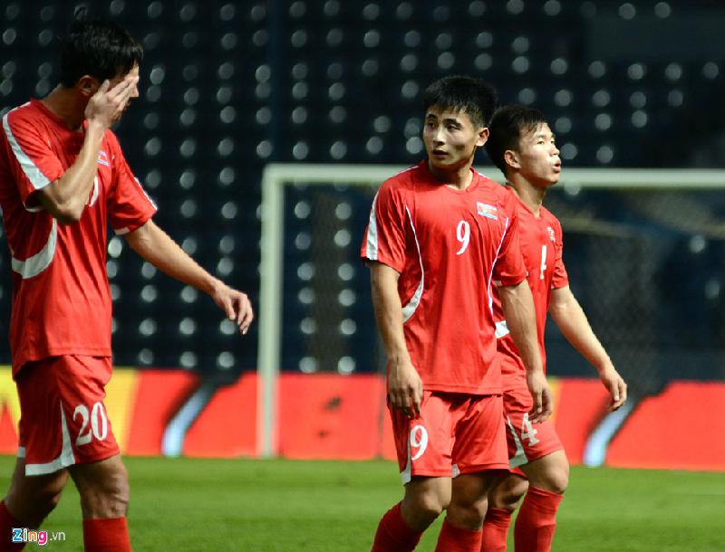 Trận U23 Nhật Bản vs U23 Triều Tiên tại bảng A Giải U23 quốc tế ở Thái Lan diễn ra không hấp dẫn như dự đoán. U23 Nhật Bản chơi lấn lướt hoàn toàn và dẫn trước đến 4-0 chỉ sau 56 phút thi đấu. Điều này khiến một số cầu thủ Triều Tiên nổi nóng. Phút 70, hậu vệ Kim Nam-il nhận thẻ vàng đầu tiên của bản thân sau pha truy cản đối phương trước vùng cấm.