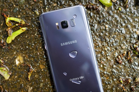 Cả Samsung Galaxy S8 và S8 Plus đều sở hữu cụm camera ấn tượng với cảm biến độ phân giải 12 megapixel, khẩu độ f/1.7 với cảm biến IOSCELL thế hệ mới cùng tính năng chống rung quang học.