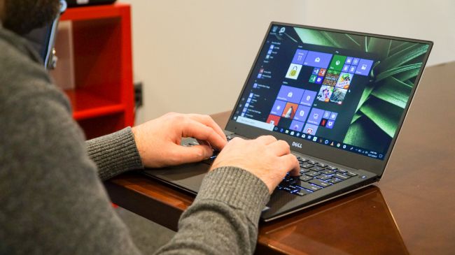 Tuy nhiên, với mức giá 1.099 bảng Anh (31,8 triệu đồng), Dell XPS 13 trở thành một chiếc laptop khá đắt tiền, liệu có được người dùng quan tâm trong khi có nhiều sản phẩm có mức giá cạnh tranh khác. Liệu đây có phải là lựa chọn khả thi cho một ultrabook hàng đầu vào năm 2018?