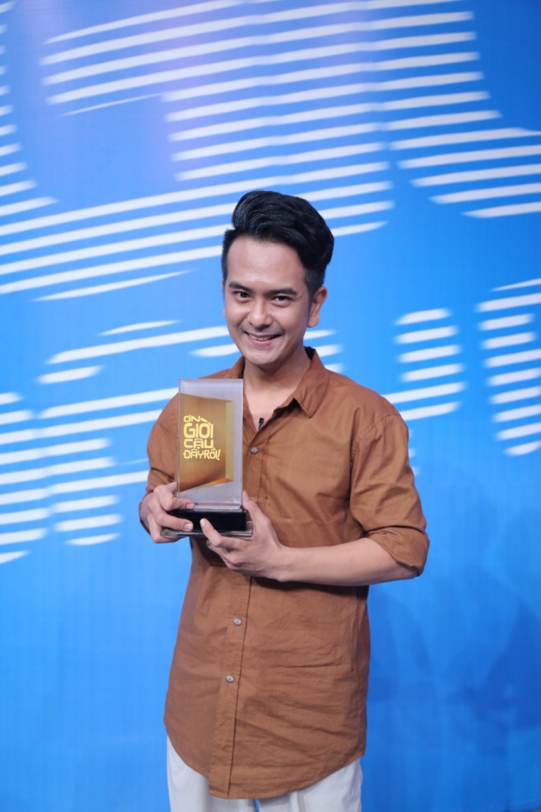 Diễn viên Hùng Thuận đoạt cúp Ơn Giời tập 1 mùa 4