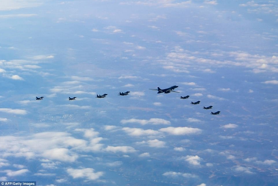 B-1B và F-22 cùng với sự hộ tống của hàng loạt chiến đấu cơ Hàn Quốc đã diễn tập bài tập tấn công vào các mục tiêu giả định của Triều Tiên
