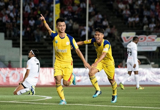 Thắng đậm 5-1, Sanna Khánh Hòa vào bán kết Mekong Cup
