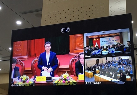 Phó Thủ tướng Vũ Đức Đam phát biểu chỉ đạo Hội nghị từ Quảng Bình qua cầu truyền hình. 