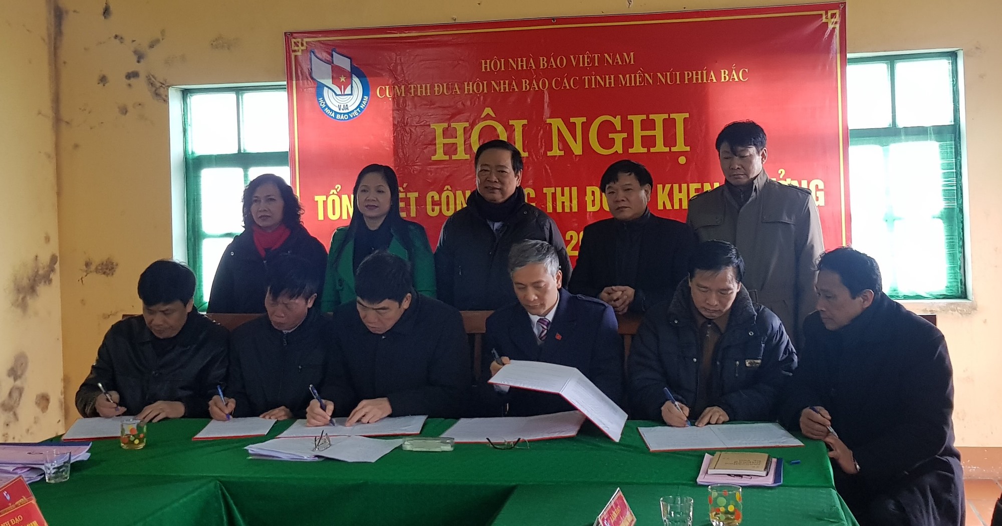 Lãnh đạo Hội Nhà báo 6 tỉnh thuộc Cụm thi đua các tỉnh miền núi phía Bắc đã ký kết bản giao ước thi đua năm 2018