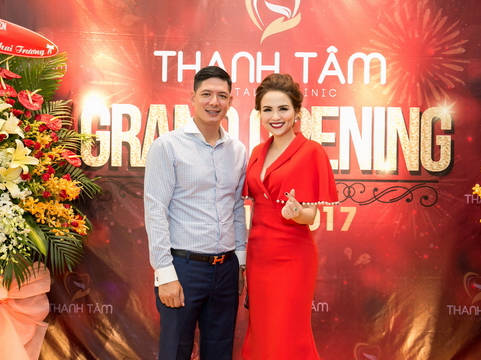 Bình Minh chúc mừng Hoa hậu Diễm Hương lần 2 trở thành bà chủ