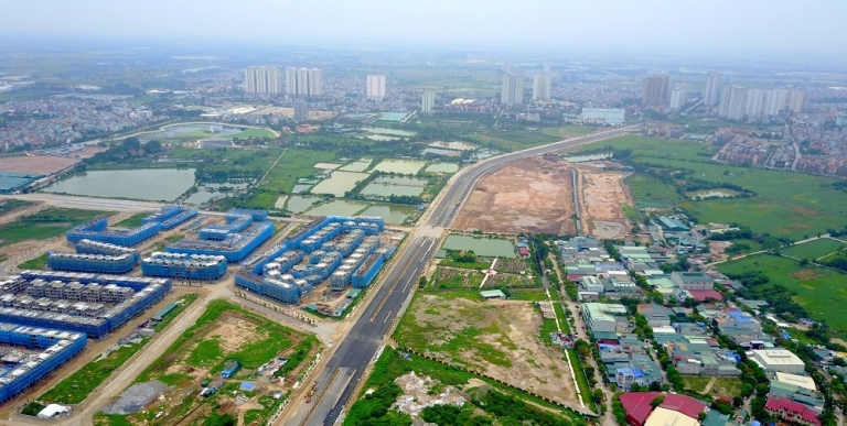 Nằm trong tổng thể dự án đường bao quanh khu tưởng niệm danh nhân Chu Văn An (phường Đại Kim, quận Hoàng Mai) do Tập đoàn Bitexco làm chủ đầu tư, tuyến đường nối từ Vành đai III tới đường 70 được thực hiện từ năm 2014 theo hình thức BT (đổi hạ tầng lấy đất).