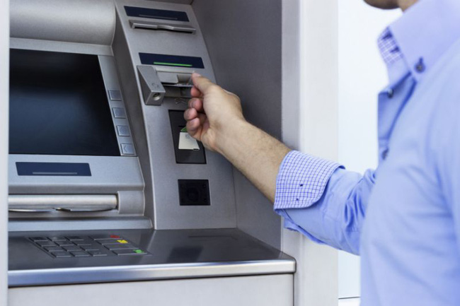 Truy lùng đối tượng rút trộm tiền tại các cây ATM liên tỉnh