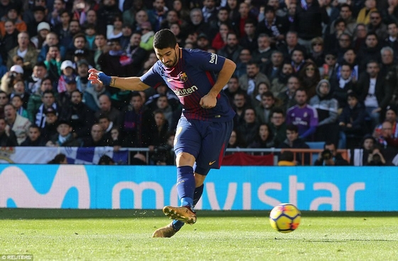 Suarez ghi bàn mở tỉ số cho Barca