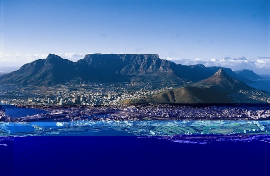 Table Mountain nhìn từ xa. @Migolatravel