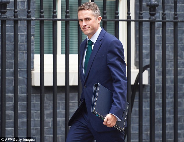 Bộ trưởng Quốc phòng Anh Gavin Williamson tuyên bố ông không ngần ngại trong các hành động nhằm bảo vệ vùng lãnh hải của Anh