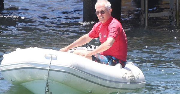 Thủ tướng Australia bị phạt 250 USD vì đi thuyền không mặc áo phao