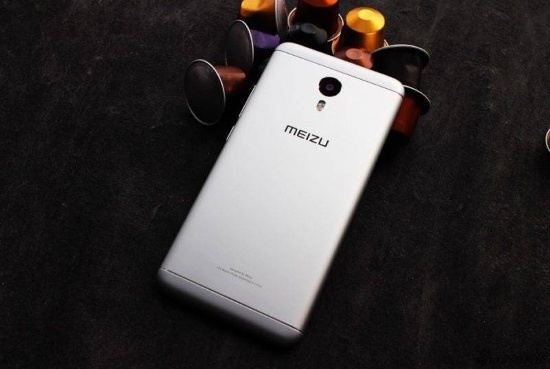 Meizu M3 Note sở hữu một camera chính có độ phân giải 13 megapixel, camera phụ 5 megapixel và đi kèm viên pin dung lượng 4.10 mAh. 