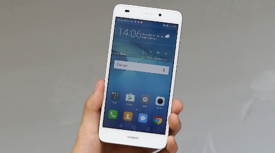 Huawei GR5 Mini có màn hình kích thước 5.2 inch, độ phân giải tới Full HD đạt mật độ điểm ảnh 424 PPI hiển thị sắc nét. Cặp camera của máy có độ phân giải 13 megapixel cho camera chính phía sau và 8 megapixel cho camera tự sướng phía trước với khẩu độ lớn f/2.0.