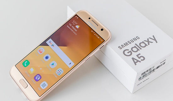 Samsung Galaxy A5 2017: Thuộc dòng sản phẩm cận cao cấp, nên Galaxy A5 2017 sở hữu thiết kế và nhiều tính năng tương đồng với dòng sản phẩm Galaxy S cao cấp. 