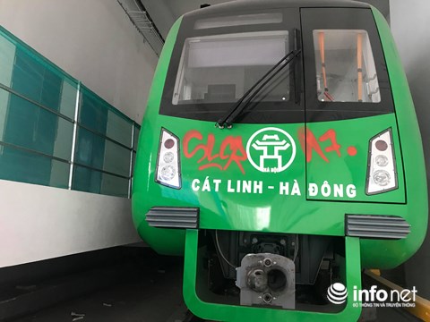 Phát hiện tàu đường sắt Cát Linh - Hà Đông bị phun sơn