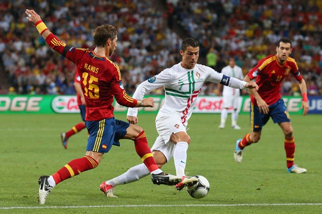 Cuộc đọ sức giữa Tây Ban Nha (áo đỏ) với Bồ Đào Nha được chờ đợi nhất ở vòng bảng World Cup 2018.