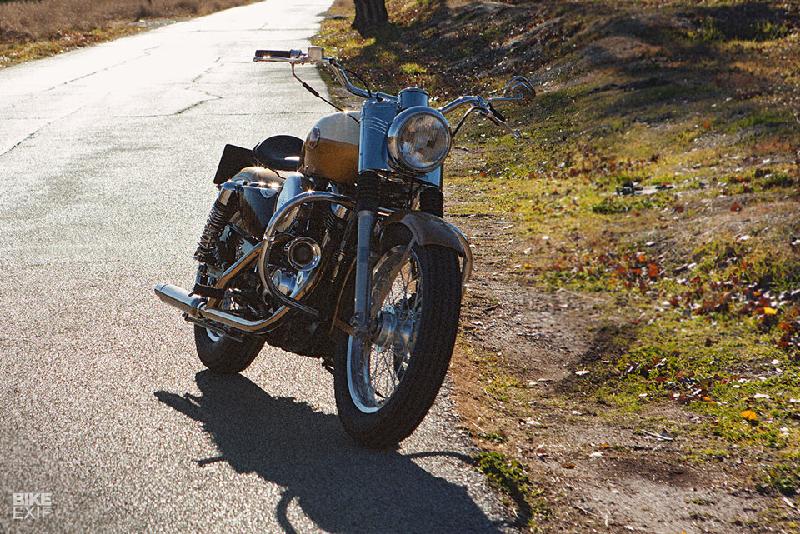 Efraón dự định chế tạo chiếc Sportster mang vẻ quyến rũ từ những năm 1950, nhưng có độ bền và chức năng của môtô hiện đại. Efraón nổi tiếng về việc từng gia nhập nhóm độ Cafe Racer Dreams ở Tây Ban Nha vài năm trước. Hiện nay, ông hoạt động riêng ở UFO Garage tại Madrid, Tây Ban Nha.