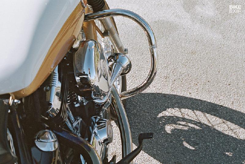 Efraón sử dụng môtô XL1200 Sportster để chế tạo chiếc xe mới. Hệ thống treo và phanh của môtô chưa từng được thay đổi, tuy không sánh bằng sản phẩm của Brembo và Öhlins, nhưng vẫn tốt hơn nhiều so với chiếc Ironhead Sportster.