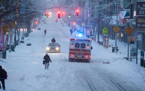 Thành phố New York chìm trong tuyết trắng. Ảnh: AP