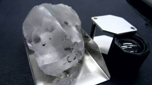 Phát hiện viên kim cương khổng lồ cực hiếm có trị giá lên tới 40 triệu USD