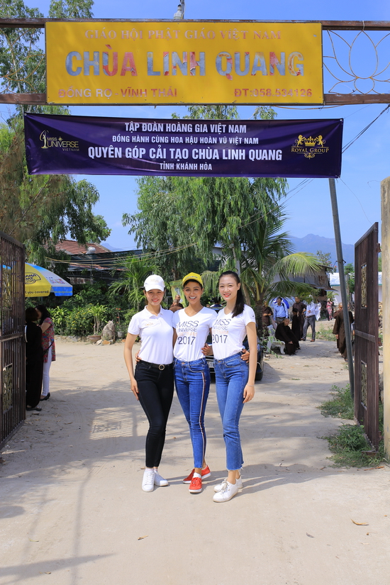 Hoa hậu H’Hen Niê đã tiếp tục cùng tổ chức Hoa hậu Hoàn vũ Việt Nam, người đẹp Minh Thiết – Top 15 Hoa hậu Hoàn vũ Việt Nam 2017, người đẹp Mỹ Trinh – Top 45 Hoa hậu Hoàn vụ Việt Nam 2017 đến thăm và tặng quà cho chùa Linh Quang (Thôn Vĩnh Xuân, xã Vĩnh Thái, Nha Trang, Khánh Hòa). 