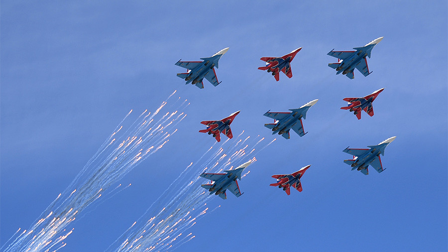 Màn trình diễn bay của những chiếc chiến đấu cơ Su-30SM và Mig-29SMT