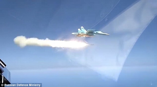 Hình ảnh chiếc Su-34 của Nga phóng tên lửa siêu thanh đi diệt mục tiêu