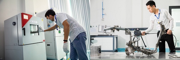 Các công đoạn hàn, sơn đều được thực hiện 100% bằng robot tự động. Vật tư, linh kiện của VinFast eScooter đến từ những nhà cung cấp có uy tín và kinh nghiệm nhất khu vực như Bosch, Panasonic... Vật liệu, linh kiện đầu vào được kiểm soát chất lượng vô cùng chặt chẽ. VinFast đo lường linh kiện đầu vào bằng máy qúet 3D, máy đo laser và đầu dò 3D để đảm bảo độ chính xác tuyệt đối. Vật liệu đầu vào thậm chí còn được phân tích quang phổ ngay tại phòng thí nghiệm VinFast để đảm bảo tuân thủ đúng chỉ tiêu chất lượng khắt khe của VinFast.